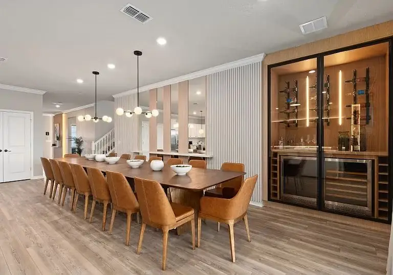 Sala de jantar com adega da casa Clearwater Grande