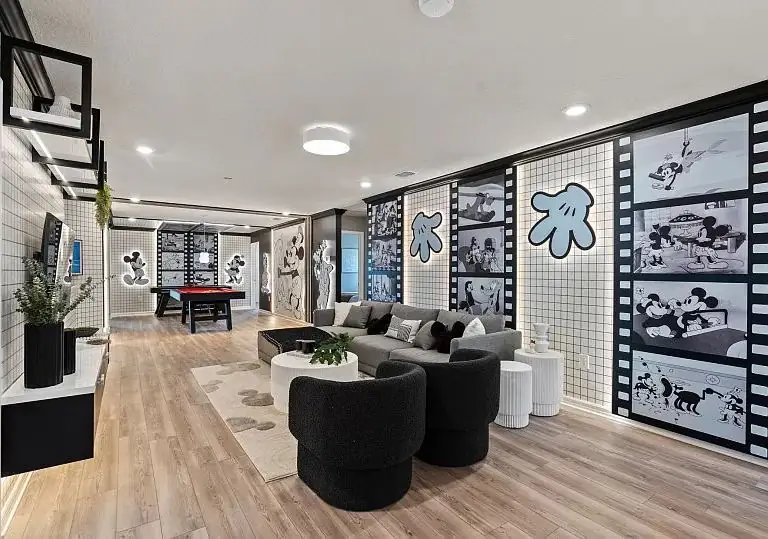 Sala de estar com tema Disney