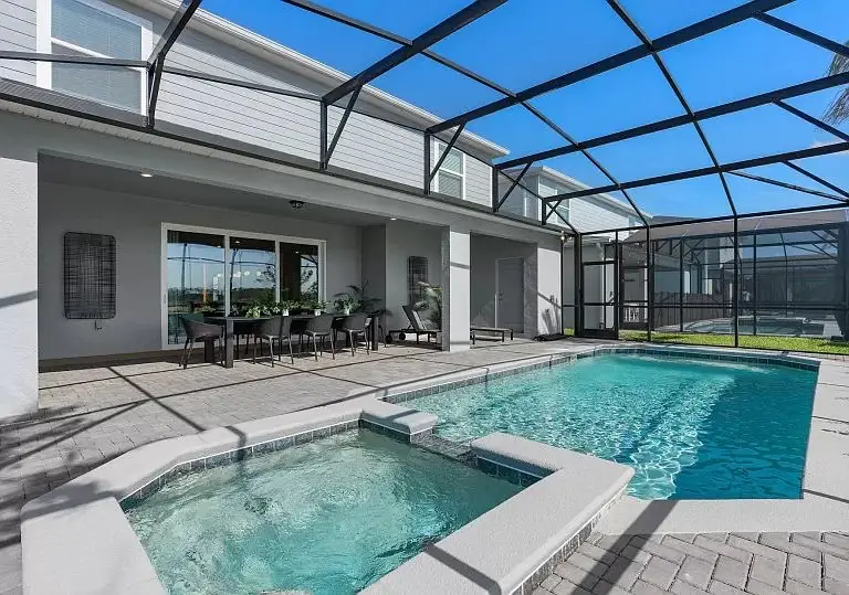 Piscina privativa com spa da casa Clearwater Grande